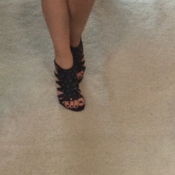 Gucci Black Satin Crystal Heels - Picture 5 of 5